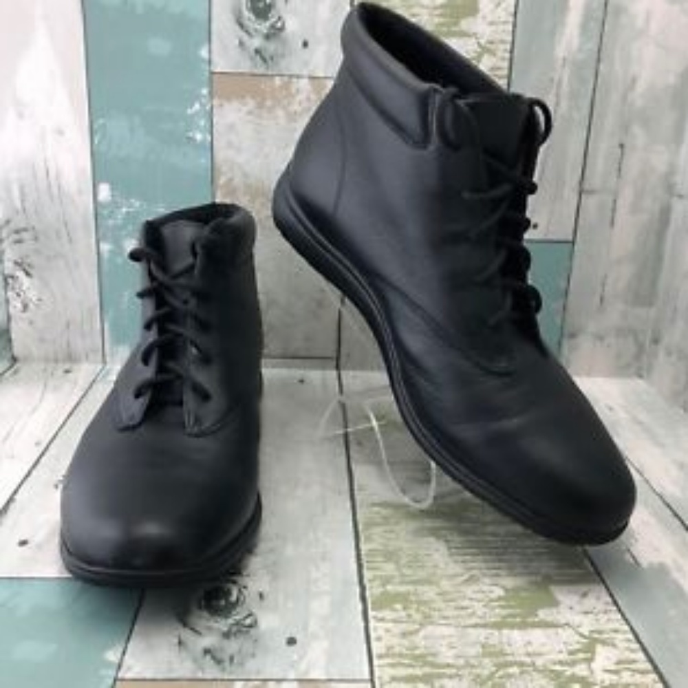 Like New Black Leather Ankle Boots. Size 8.5 M.